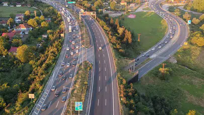 Dönüş yolunda çile başladı: İstanbul istikametinde kilometrelerce kuyruk oluştu
