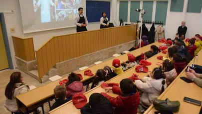 Geleceğin şefleri mutfağa girdi: Anadolu Üniversitesi’nde miniklere gastronomi dersi
