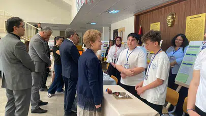 Burhaniye'de genç beyinlerin bilim şöleni: İmam hatipli öğrencilerin projeleri tam not aldı