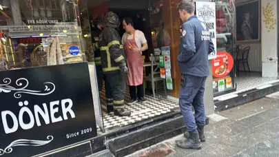Samsun'da korkutan dumanlar: İstiklal Caddesi'nde apartman çatısı alevlere teslim oldu