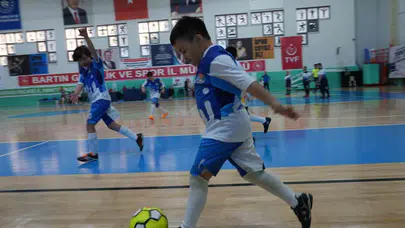 Bartın’da tarih yazdılar: Bağcılar’ın altın çocukları kürsüye çıktı