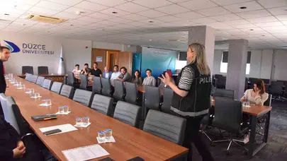 Gençleri madde bağımlılığından korumak için ilk savunma hattı anneler: Düzce Üniversitesi'nde kritik uyarı
