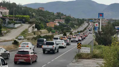 Muğla yollarında bayram çilesi: 22 kilometrelik araç konvoyu havadan görüntülendi
