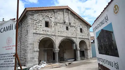 Erzurum’un tarihi silüetine yeniden hayat veriliyor: Fetih Camii’ndeki gizli hazineler gün yüzüne çıktı