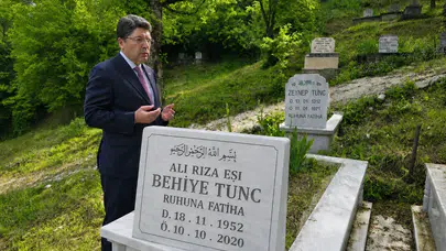Annesinin kabri başında dua etti, şehit ailelerinin gönlüne dokundu: Yılmaz Tunç’tan anlamlı ziyaret