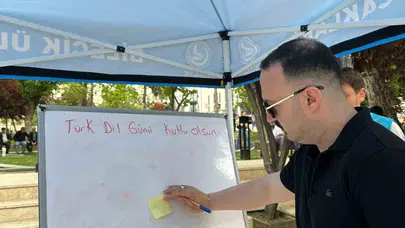 Bilecik’te Türkçeye sahip çıkma çağrısı: Vatandaşlar öz kelimelerle panoyu donattı