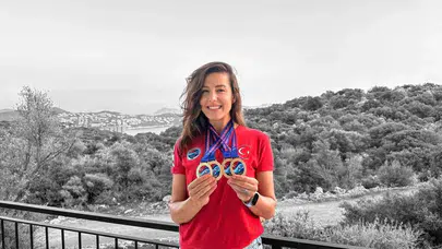 Buzların altında tarih yazdı: Milli sporcu Birgül Erken dünya rekorunu tescilledi
