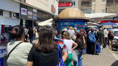 Aydın’da bayram bereketi kuyruğa dönüştü: Halk Ekmek büfelerinde adım atacak yer kalmadı