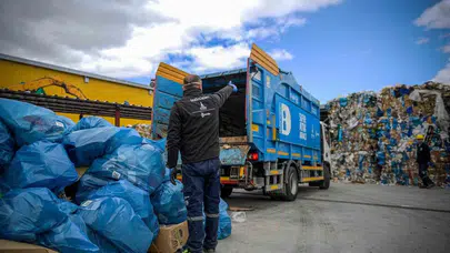 İzmir'de çöp değil, gelecek biriktiriliyor: Kapıdan kapıya dönüşümle kapasite rekor kırdı