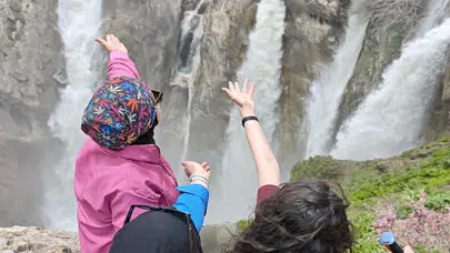 Hakkari’nin gizli cenneti uyandı: Kato Dağı’nın zirvesinden gelen o ses mest etti