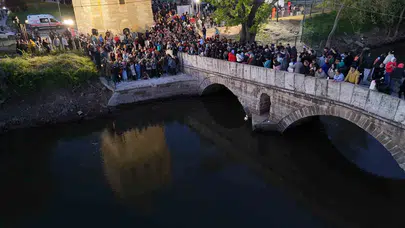Edirne’de baharın gelişi coşkuyla karşılandı: Dilekler Tunca Nehri’nin sularına emanet edildi