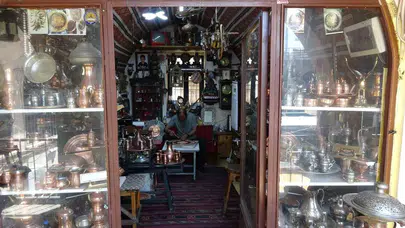Bakırın sanata dönüştüğü yer: Bir su takımına 350 bin darbe