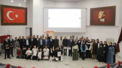 Kütahya'da Kur'an bereketi: Genç hafızlar kürsüde hünerlerini sergiledi