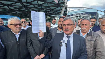 Karabük’te esnafın isyanı: Belediye minibüsçünün ekmeğine göz mü dikti?