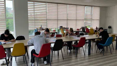 Gençlerin üniversite hayaline Altıeylül’den dev destek: Sınav stresi yerini özgüvene bıraktı