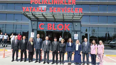 Bayram mesaisini hastanede geçiren Şenkul’dan sağlık ordusuna moral ziyareti