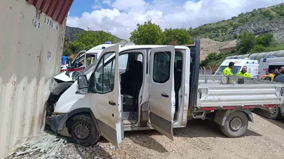 Malatya’da korkutan kaza: Kontrolden çıkan kamyonet şantiyeye daldı