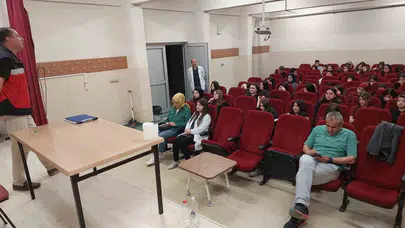 Toprağın dilini okul sıralarında öğreniyorlar: Simavlı gençlerden geleceğe yeşil yatırım