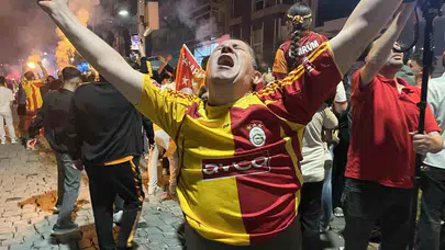 İzmir’de şampiyonluk gecesi: Sarı-kırmızılılar sokaklara taştı