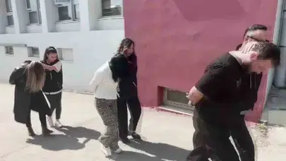 Adana'da zehir tacirlerine geçit yok: Otomobilin bagajı uyuşturucu dolu çıktı
