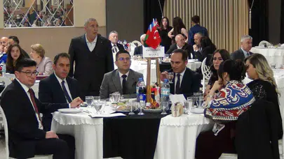 Kars’ta kardeşlik rüzgarı: Azerbaycan’ın bağımsızlık coşkusu salonlara sığmadı