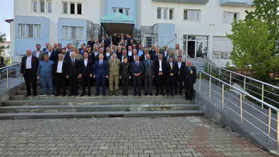 Tatvan'da bayram coşkusu: Protokol ve vatandaşlar aynı sofrada buluştu