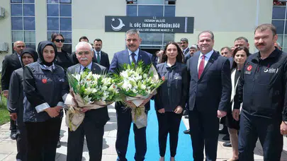 Erzurum’da kritik ziyaret: Anayasa Mahkemesi Başkanı ve İçişleri Bakanı’ndan geri gönderme merkezine yakın takip