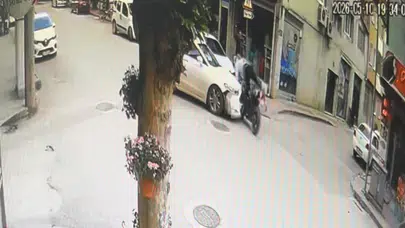 İnegöl’de dehşet anları: Dönüş yapan otomobil motosikletle böyle çarpıştı