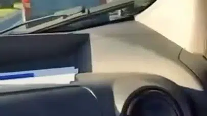 Trafikte dehşet anları: Canını hiçe sayan sürücü diğer araçları böyle tehdit etti