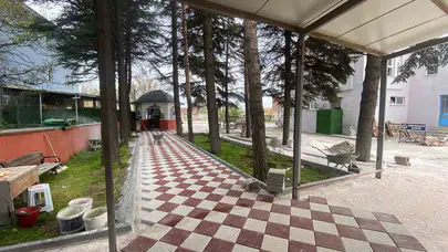 Oklubalı’nda çifte hizmet sevinci: Okul ve cami çevresi baştan aşağı yenilendi