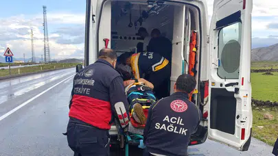 Çaldıran yolunda can pazarı: Şarampole uçan kamyonette 5 kişi yaralandı