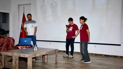 Robotlar sahnede dans etti, Silifke’nin genç yetenekleri teknolojiyle büyüledi