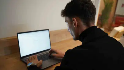 "Yapay zekanın tesellisi tehlike saçıyor, muhakeme yeteneğini bloke ediyor"