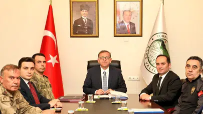 Kars’ta huzur mesaisi: Vali Polat’tan güvenlik birimlerine tam koordinasyon talimatı