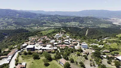Modern imece: Bursa’nın Çömlekçi köyünde kurban etleri dev bir sofraya dönüşüyor
