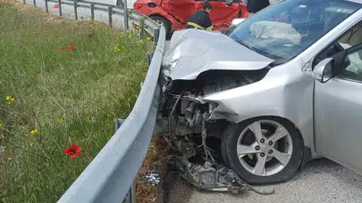 Babaeski yolunda can pazarı: İki araç çarpıştı, ortalık savaş alanına döndü