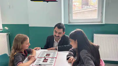 Susuz’da zihin egzersizleri sahnede: Kaymakam Tutal genç beyinlerle bir araya geldi