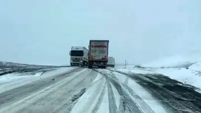 Mayıs ayında kış sürprizi: Ilgar Dağı'nda tırlar kara saplandı