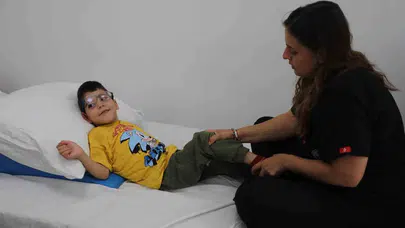Minik Metehan’ın büyük zaferi: Fizik tedaviyle gelen mucize değişim