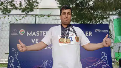 Emekli olmaya niyeti yok: Beden eğitimi öğretmeni pistlerin tozunu attırdı