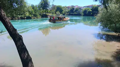 Manavgat Irmağı’nda korkutan kirlilik: Turistlerin gözü önünde rengi değişti