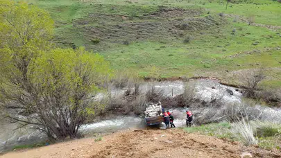 Sivas'ta korku dolu anlar: 15 metrelik uçurumdan dere yatağına çakıldı