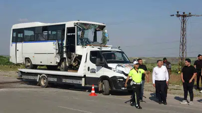 Kilis’te işçi servisi devrildi: Ortalık savaş alanına döndü, 8 kişi hastanelik oldu