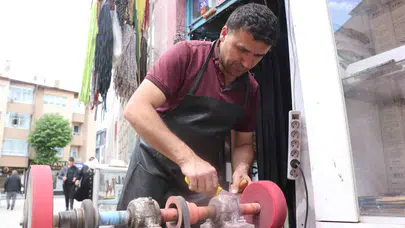 Kurban Bayramı öncesi bıçakçılarda yoğun mesai: Ustadan 'teneke bıçak' uyarısı geldi