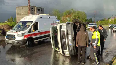 Muş’ta dolu dehşeti: Yollar buz pistine döndü, minibüs devrildi
