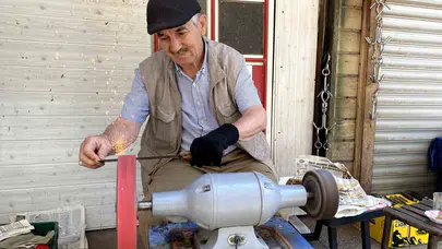Kurban telaşı bıçakçıları hareketlendirdi: Ustaların mesaisi gece yarılarına kadar sürüyor
