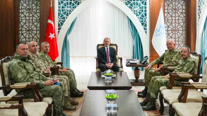 Korgeneral Topaloğlu’ndan Hakkâri’de kritik saha denetimi: Valilikte önemli gündem