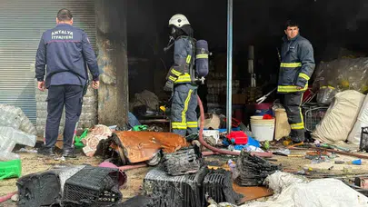 Serik'te korkutan dumanlar: Züccaciye deposu alevlere teslim oldu