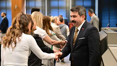 Yıldırım’da bayram mesaisi: Başkan Oktay Yılmaz personeliyle kucaklaştı
