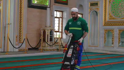 Arnavutköy’de bayram hazırlığı: İbadethaneler gül kokularıyla donatıldı